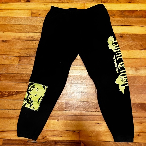Billie Eilish Happier than Ever tour sweats - Picture 3 of 6